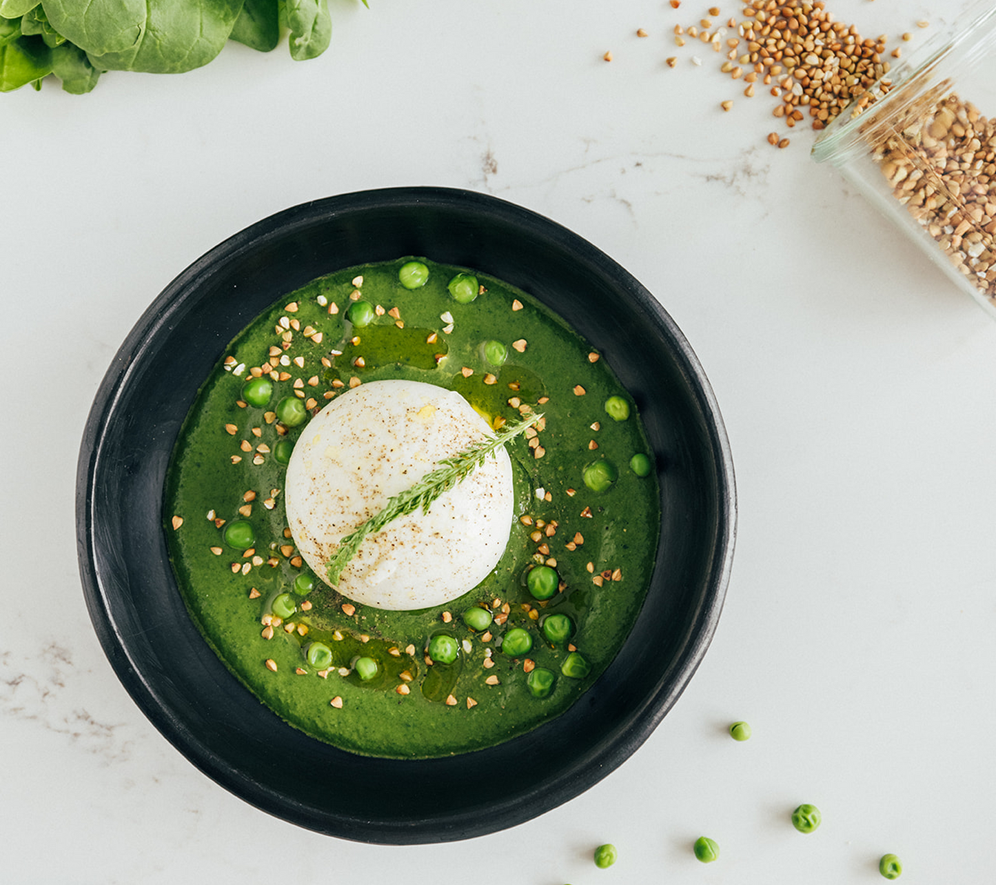 Burrata aux petits pois et épinards